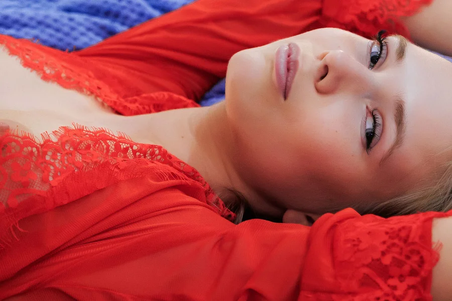 Luise Wixx Scarlet Sheer Evening Fantasy in 4K