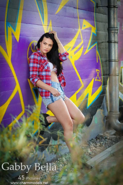 Wild Tracks with Gabby Bella