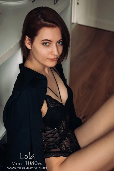 Surrender to the Floor with Lola Aven