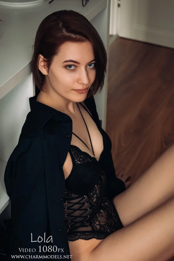 Surrender to the Floor with Lola Aven